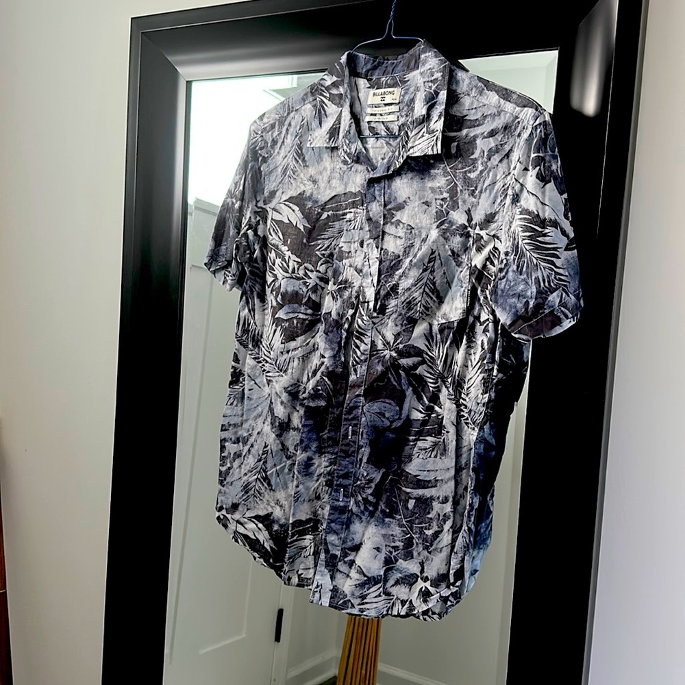 Billabong Medium Tailored short sleeve button down